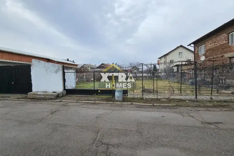 Парцел в София, Враждебна