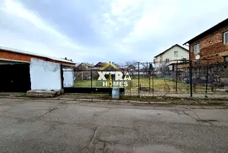 Парцел в София, Враждебна
