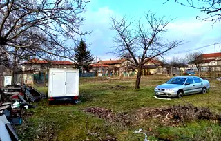 Парцел в София, Враждебна