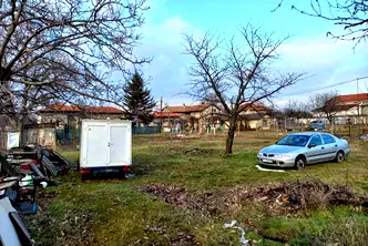 Парцел в София, Враждебна