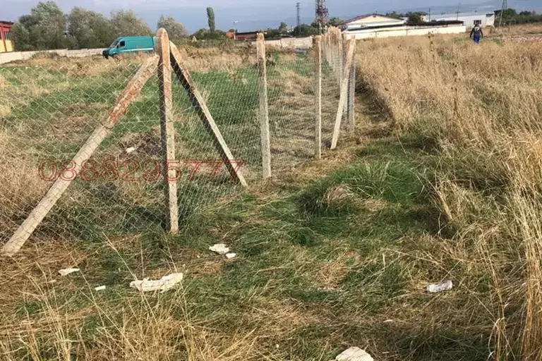 Plot in област София, Prolesha