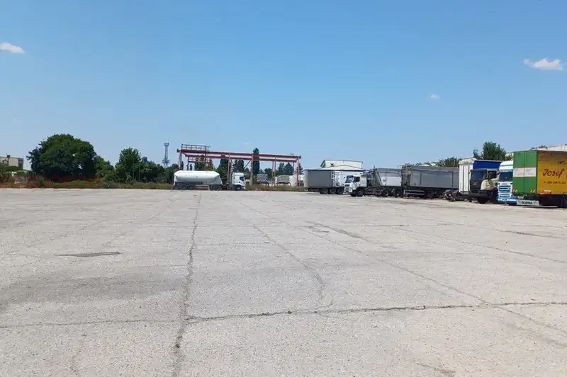 Бизнес имот във Варна, Девня