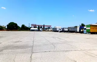 Бизнес имот във Варна, Девня