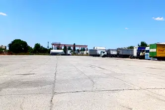 Бизнес имот във Варна, Девня