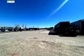 Промишлена сграда в с. Лозен