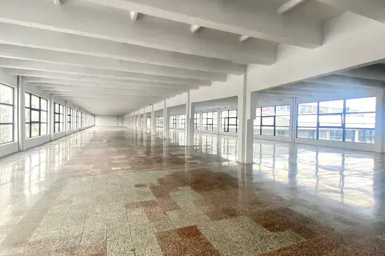 Industrial Building in Sofiya, Centyr