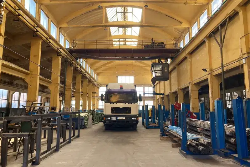 Industrial Building in Pernik, Centyr