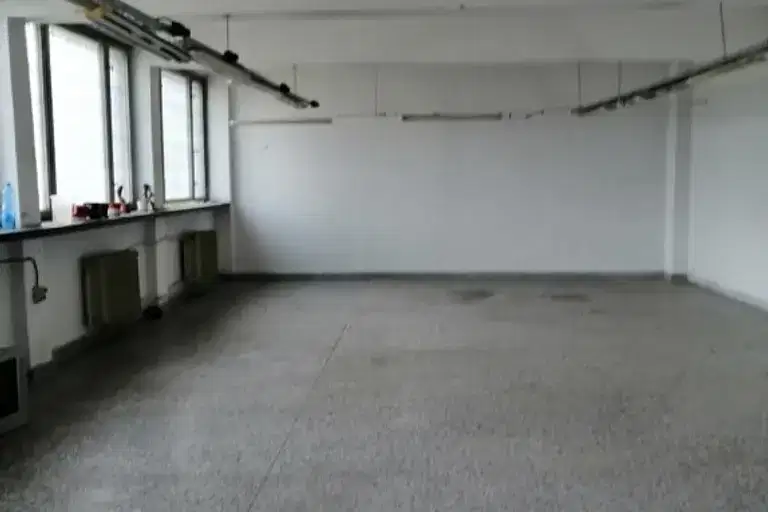 Industrial Building in Gabrovo, Centyr