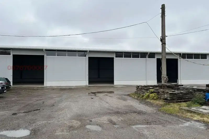 Industrial Building in Vraca, Dybnika