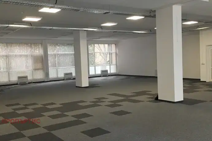 Промишлена сграда в София, Хладилника