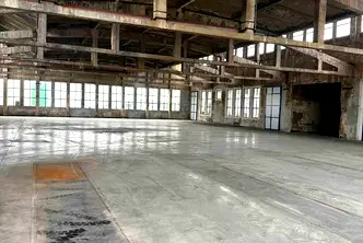 Промишлена сграда в Перник, Изток