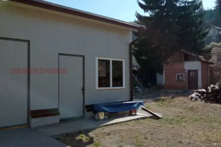 Industrial Building in Oblast Pernik, Tryn