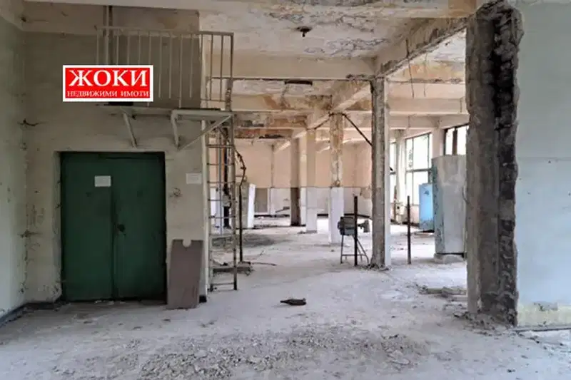 Склад в Перник, Център