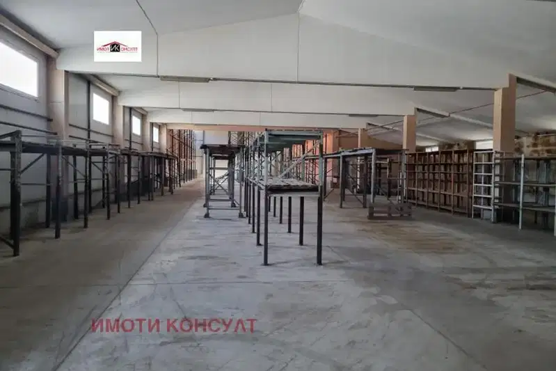 Склад във Велико Търново, Чолаковци