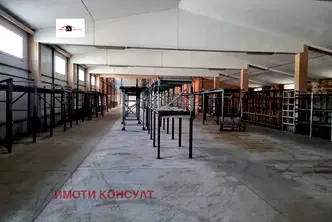 Склад във Велико Търново, Чолаковци