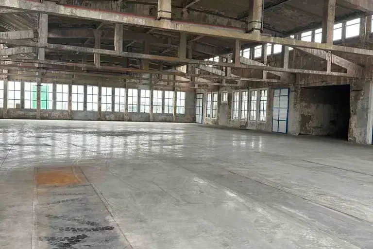 Склад в Перник, Изток