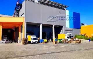 Склад в София, Враждебна