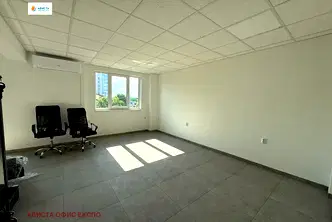 Склад в София, Враждебна