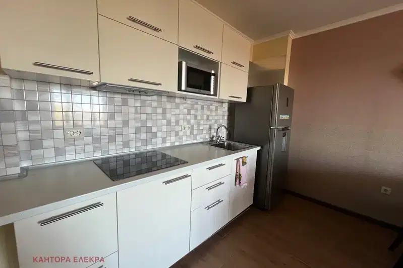 3-bedroom apartment in Zlatni Pyasyci