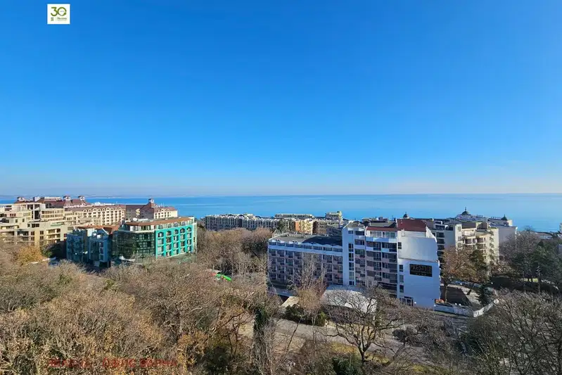 Тристаен апартамент в к.к. Златни пясъци
