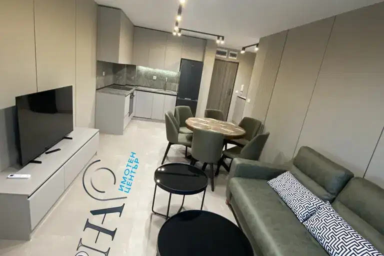 Тристаен апартамент с две тераси и паркомясто в Бриз, Варна