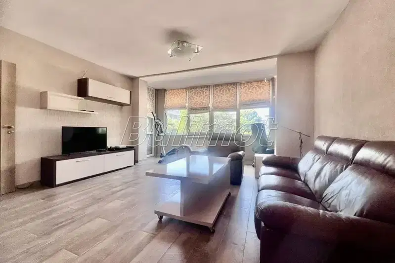 3-bedroom apartment in Varna, Centyr