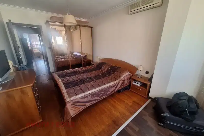 3-bedroom apartment in Sofiya, Centyr