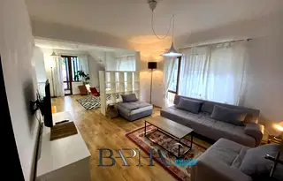 Тристаен апартамент с голяма тераса в Център, Варна