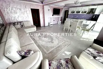 Тристаен апартамент в Раз, Център
