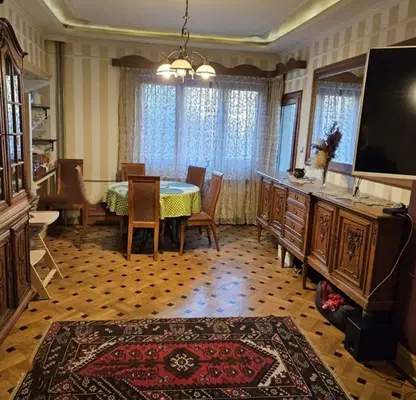 Снимка 3 — Тристаен апартамент в София, Център