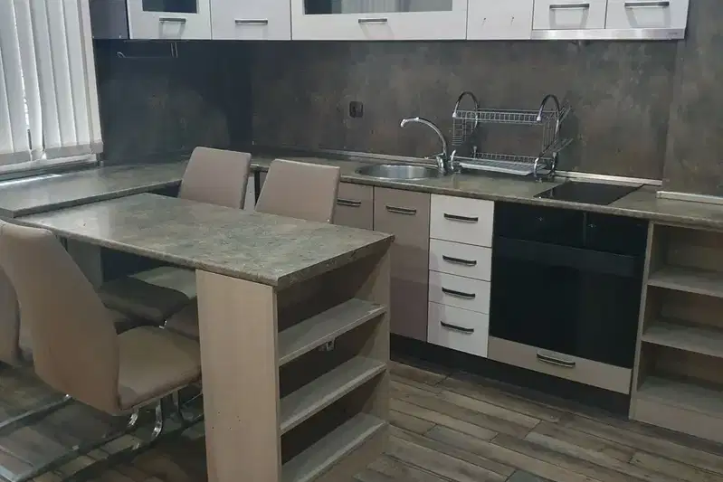 Тристаен апартамент във Враца, Център