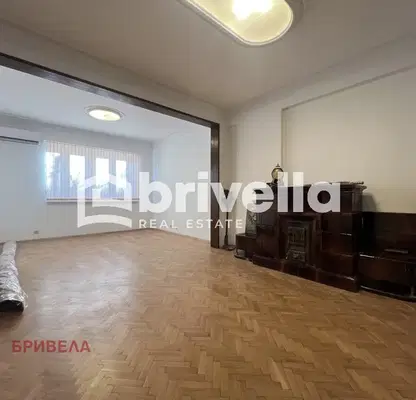 Снимка 2 — Тристаен апартамент с функционално разпределение в Център, София