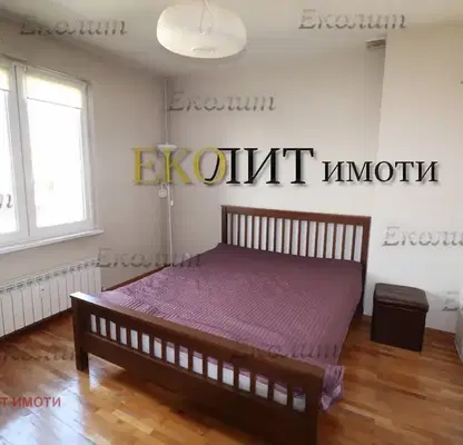 Снимка 3 — Тристаен апартамент в София, Център