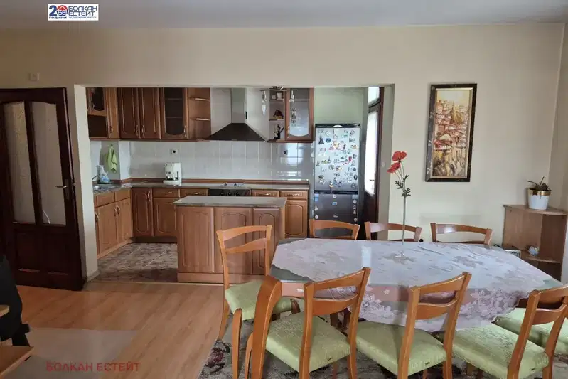 3-bedroom apartment in Veliko Tyrnovo, Centyr