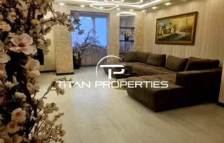 Тристаен апартамент във Варна, Център