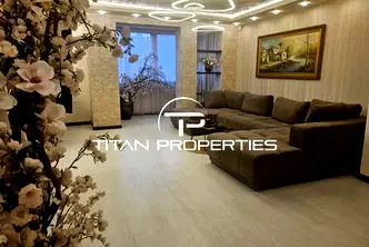 Тристаен апартамент във Варна, Център