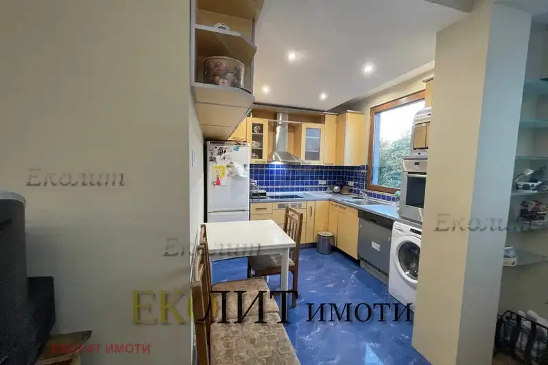 3-bedroom apartment in Sofiya, Centyr