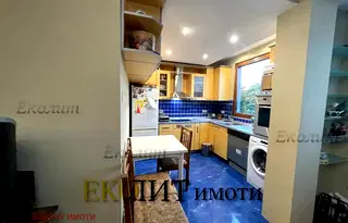 Тристаен апартамент в София, Център