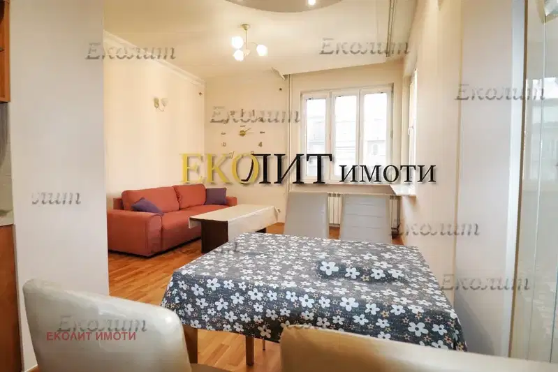 Тристаен апартамент в София, Център