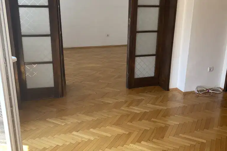 Тристаен апартамент в София, Център