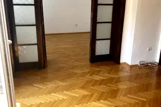Тристаен апартамент в София, Център