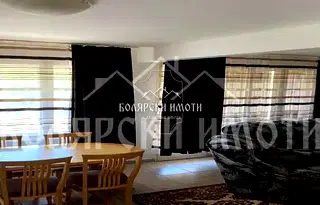 Тристаен апартамент във Велико Търново, Център