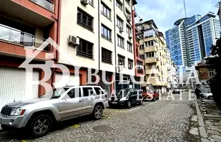 Тристаен апартамент в София, Център
