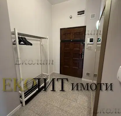 Снимка 2 — Тристаен апартамент в София, Център