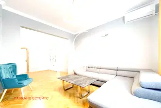 Тристаен апартамент в София, Център