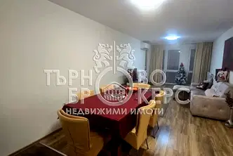 Тристаен апартамент във Велико Търново, Център