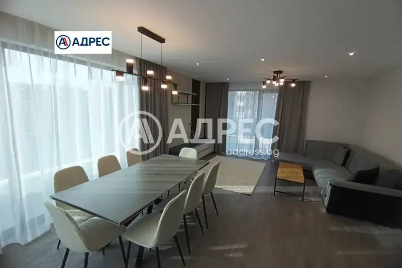 Тристаен апартамент в Раз, Център