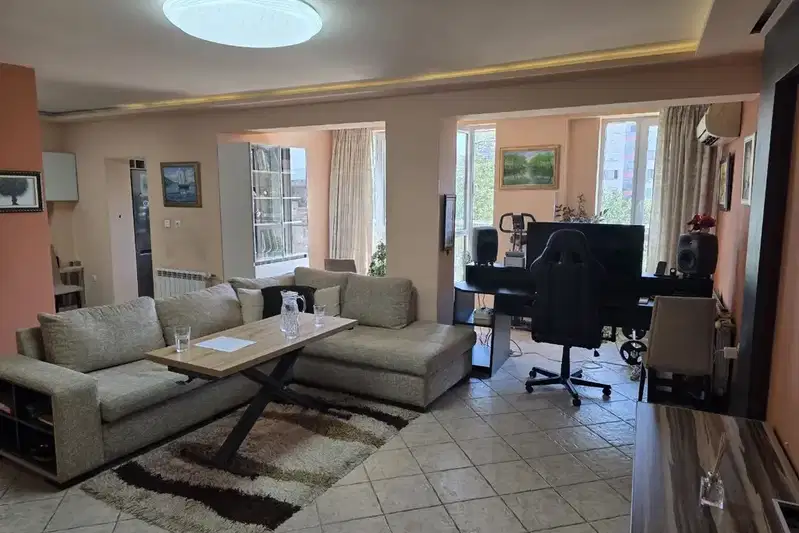 3-bedroom apartment in Plovdiv, Centyr