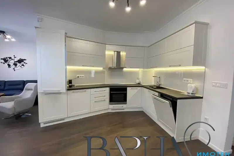 3-bedroom apartment in Varna, Centyr