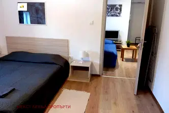 Тристаен апартамент в София, Център